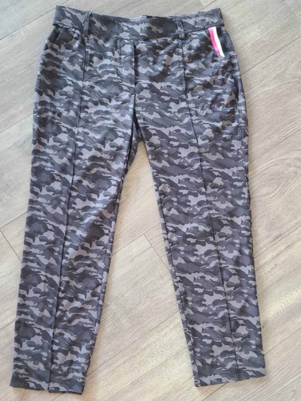 NEW! BELYN KEY LIMITED EDITION CAMO PRINT BK CROP PANTS GOLF STRETCH sz M